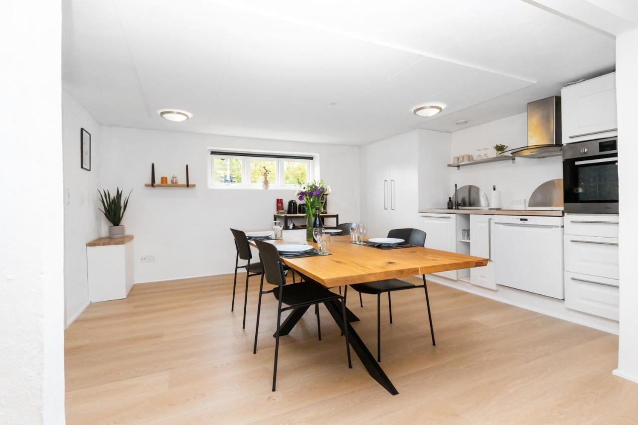 Moderne & Fuldt Udstyret Lejlighed M.Plads Til 4 Hojbjerg Bagian luar foto