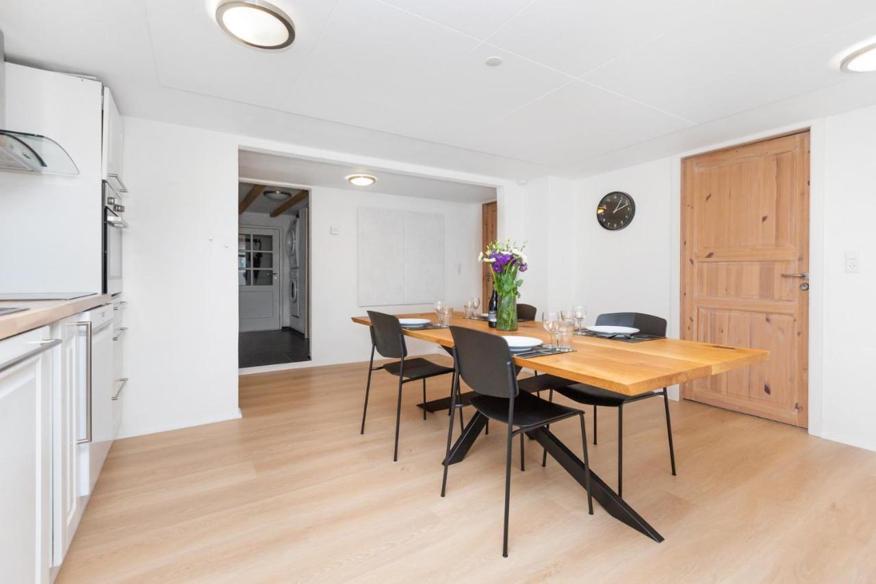 Moderne & Fuldt Udstyret Lejlighed M.Plads Til 4 Hojbjerg Bagian luar foto