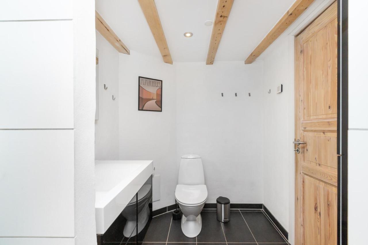 Moderne & Fuldt Udstyret Lejlighed M.Plads Til 4 Hojbjerg Bagian luar foto