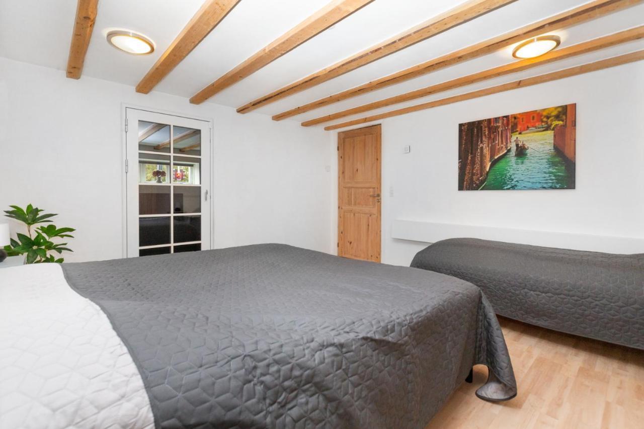 Moderne & Fuldt Udstyret Lejlighed M.Plads Til 4 Hojbjerg Bagian luar foto